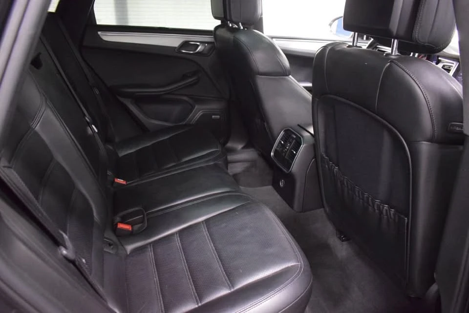2017 Porsche Macan - Image 17 of 20