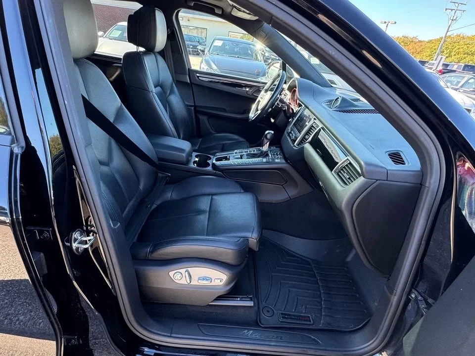 2017 Porsche Macan - Image 13 of 20
