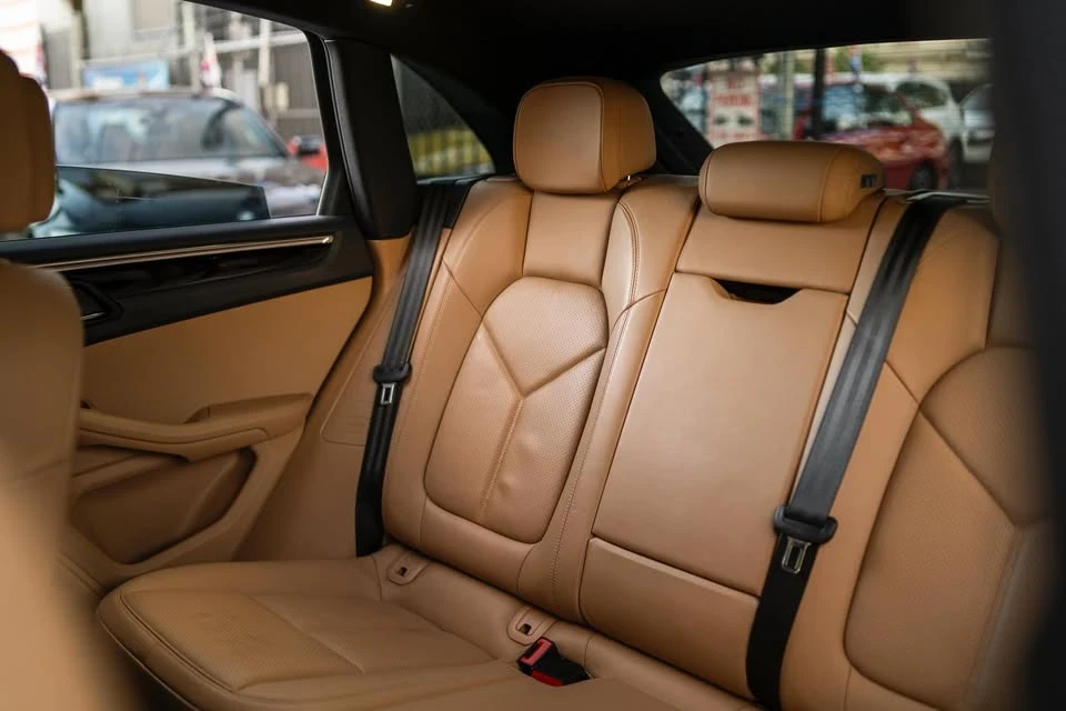 2017 Porsche Macan - Image 12 of 19