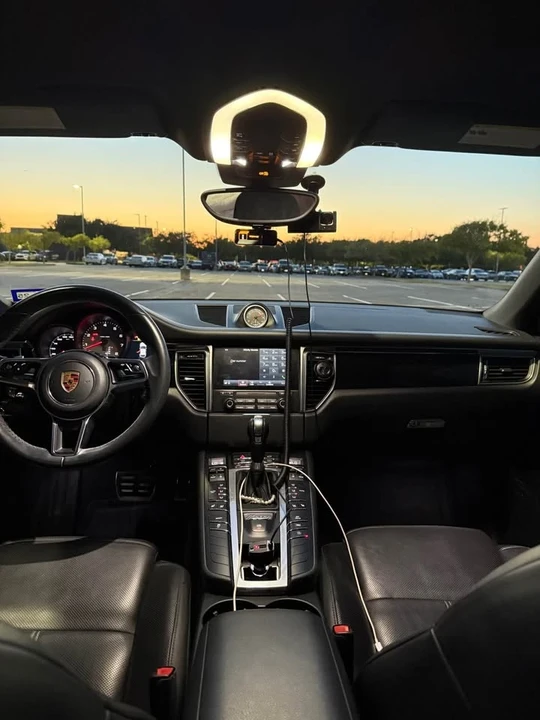 2017 Porsche Macan - Image 15 of 20