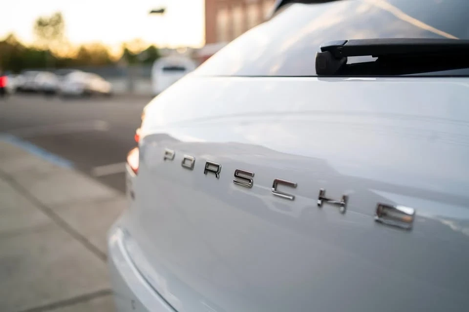 2017 Porsche Macan - Image 18 of 19