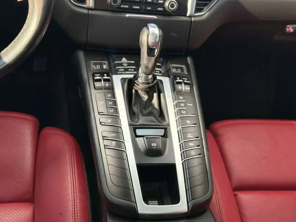 2017 Porsche Macan - Image 17 of 19