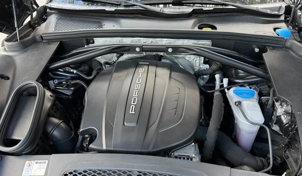 2017 Porsche Macan - Image 8 of 13