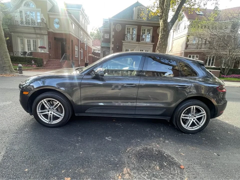 2017 Porsche Macan - Image 10 of 19