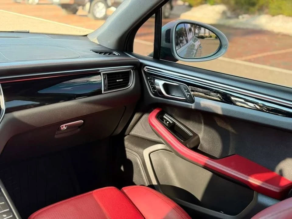 2017 Porsche Macan - Image 18 of 19
