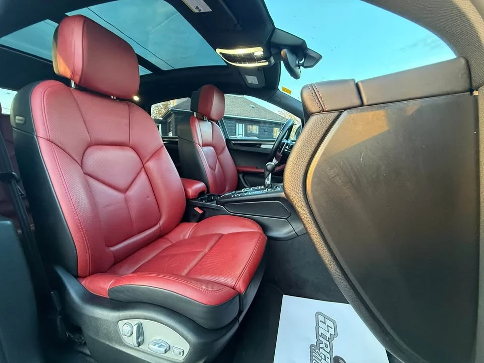 2017 Porsche Macan - Image 18 of 20