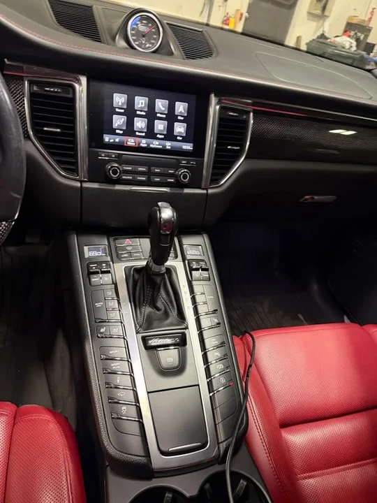 2017 Porsche Macan - Image 8 of 9