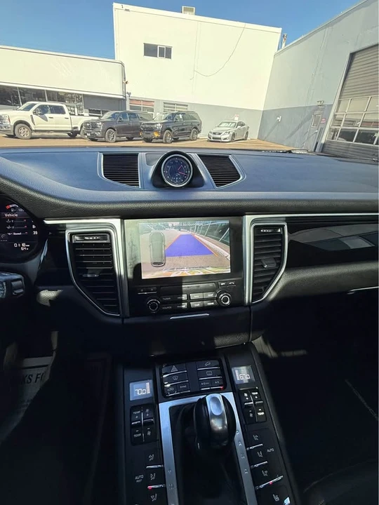 2017 Porsche Macan - Image 11 of 15