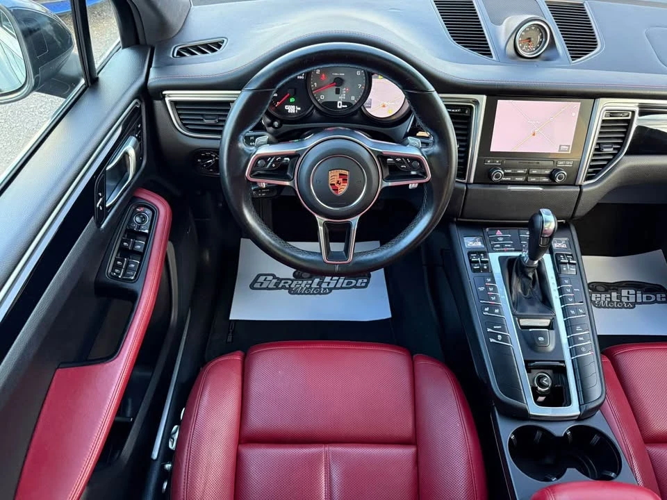 2017 Porsche Macan - Image 16 of 20