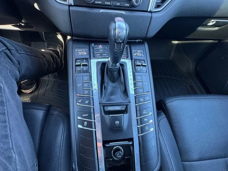 2017 Porsche Macan - Image 19 of 20