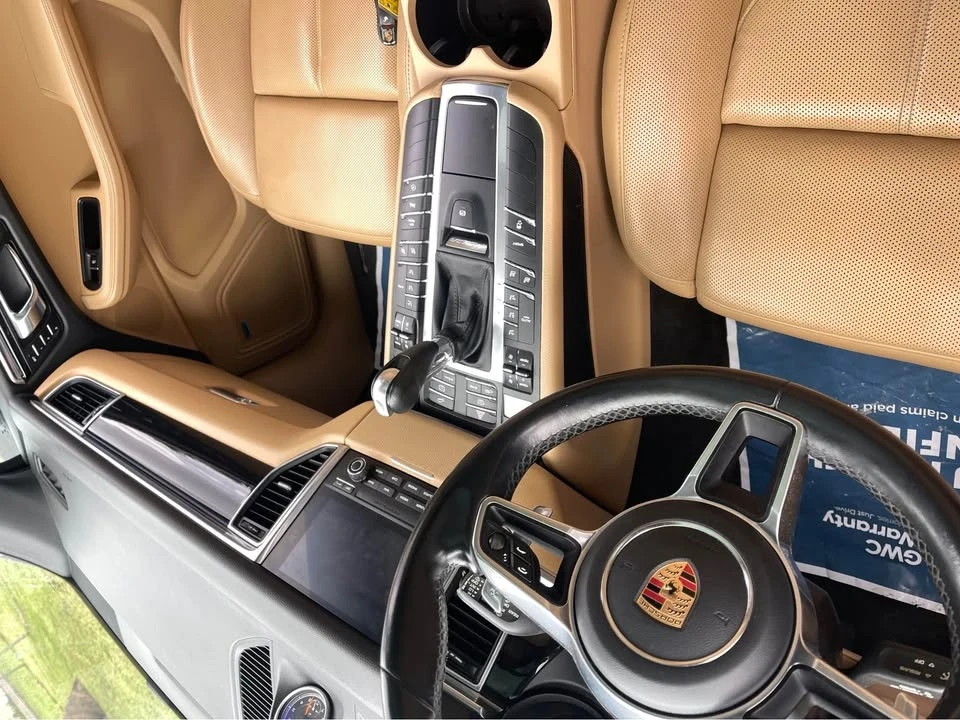 2017 Porsche Macan - Image 12 of 13