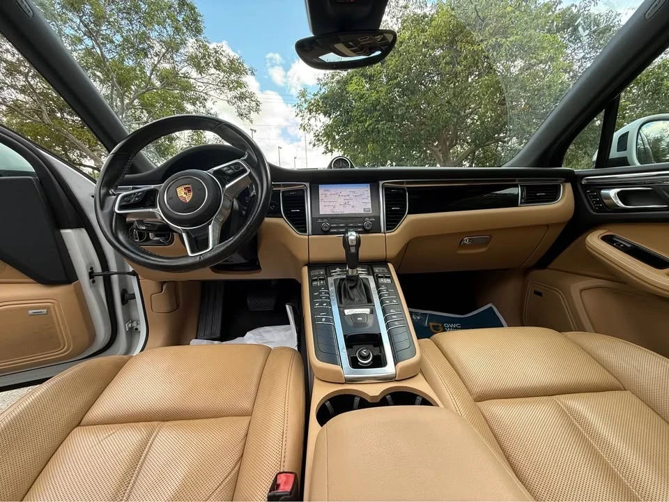 2017 Porsche Macan - Image 7 of 10