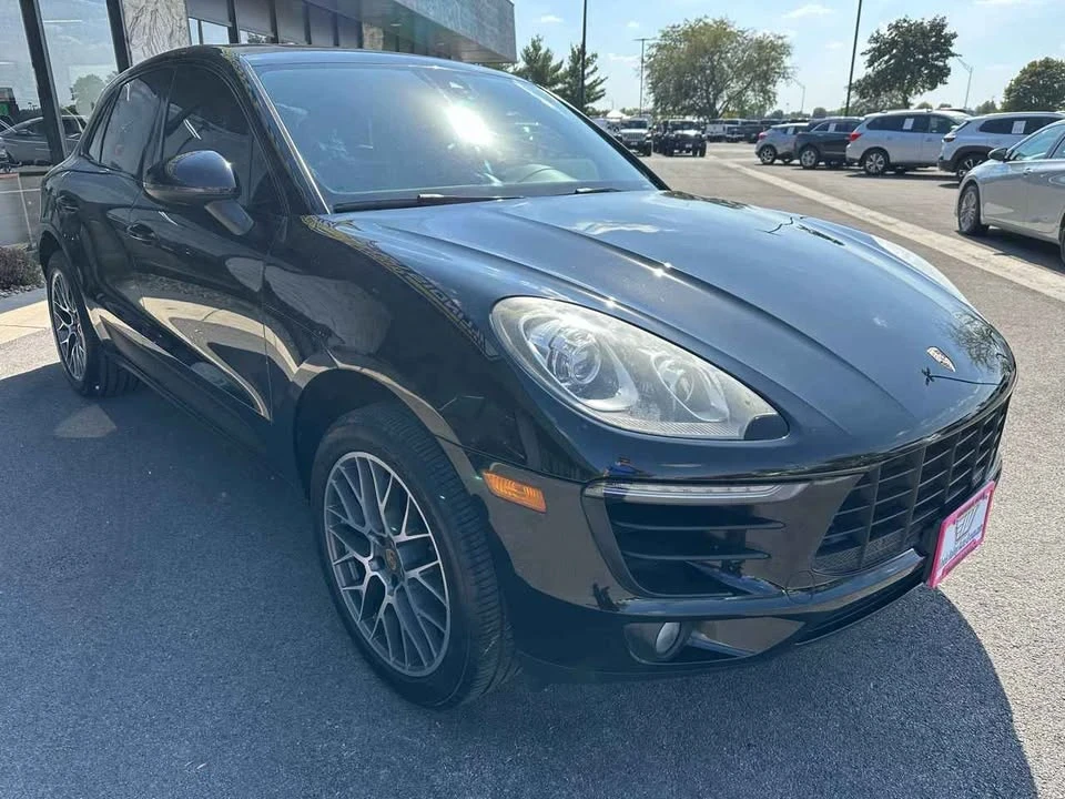 2017 Porsche Macan - Image 9 of 16