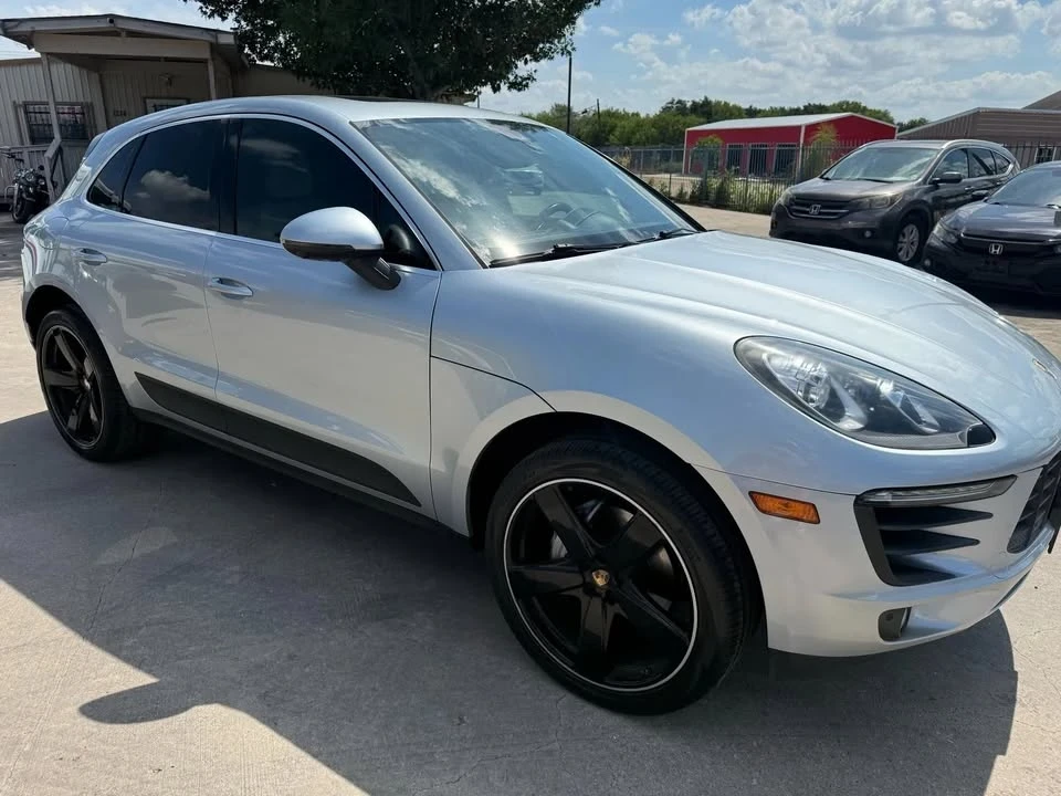 2017 Porsche Macan - Image 2 of 5
