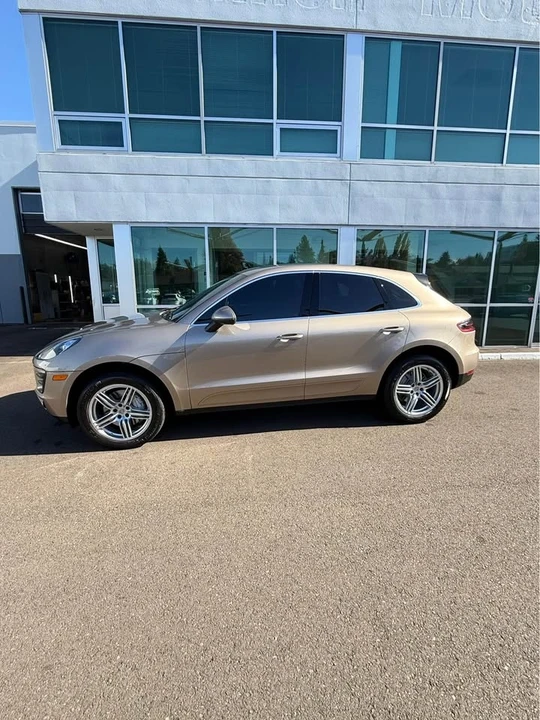2017 Porsche Macan - Image 2 of 15