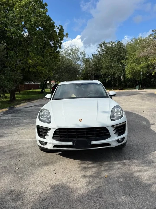 2017 Porsche Macan - Image 2 of 10