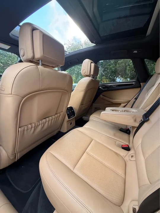 2017 Porsche Macan - Image 9 of 10