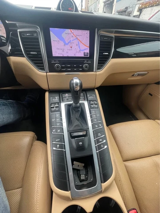 2017 Porsche Macan - Image 12 of 19