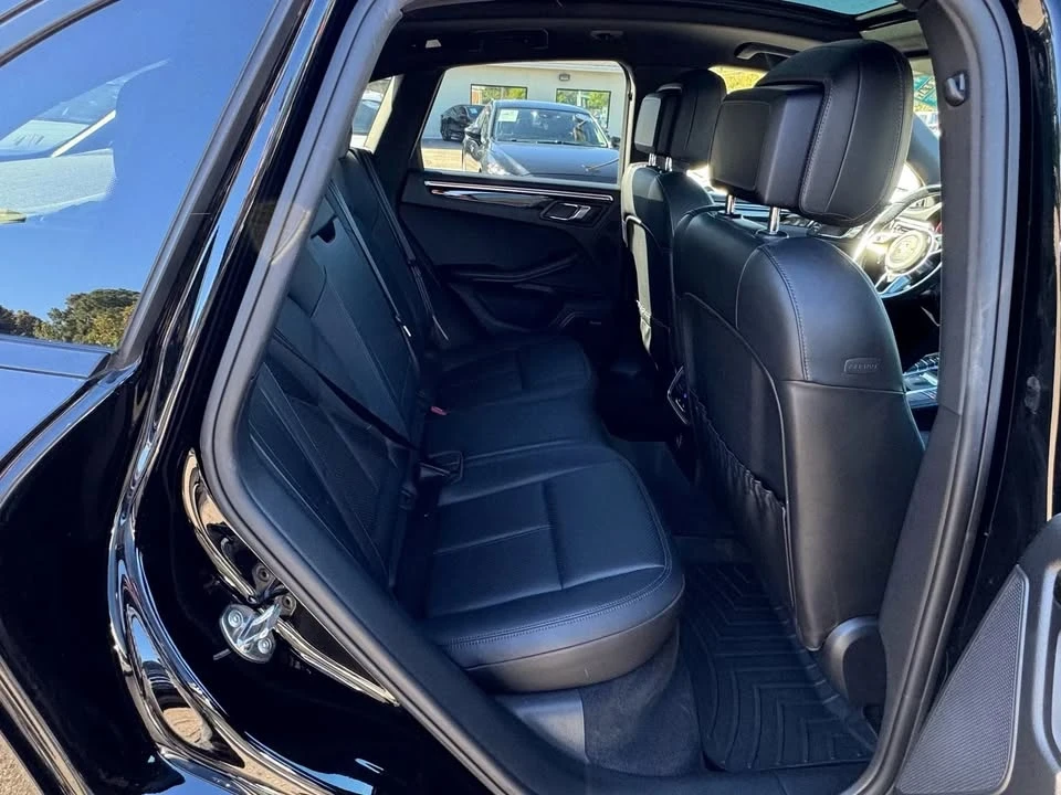 2017 Porsche Macan - Image 12 of 20