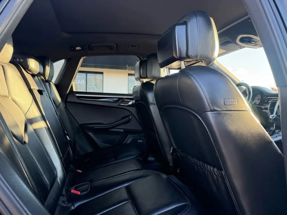 2017 Porsche Macan - Image 14 of 15