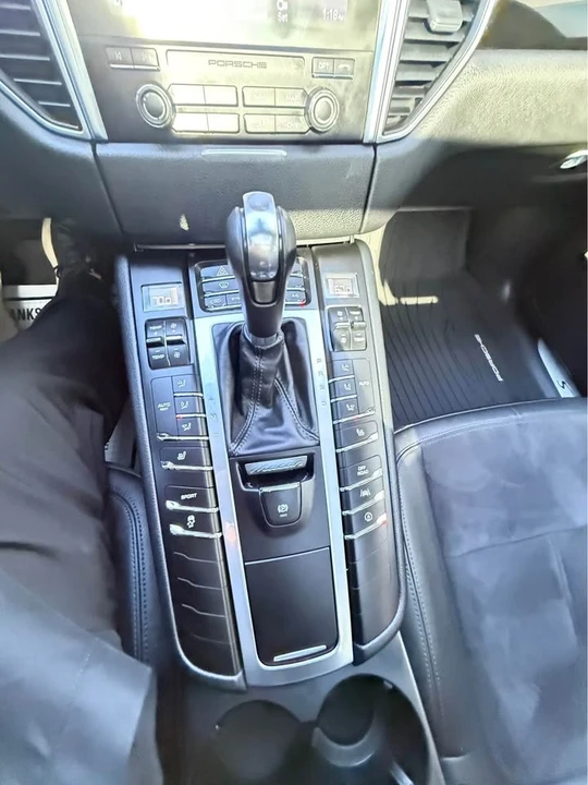 2017 Porsche Macan - Image 14 of 15