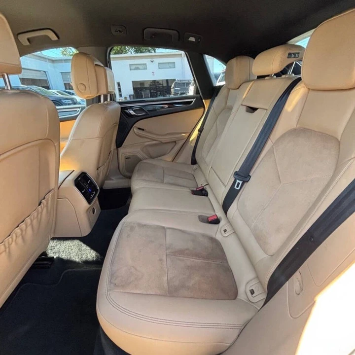 2017 Porsche Macan - Image 18 of 20