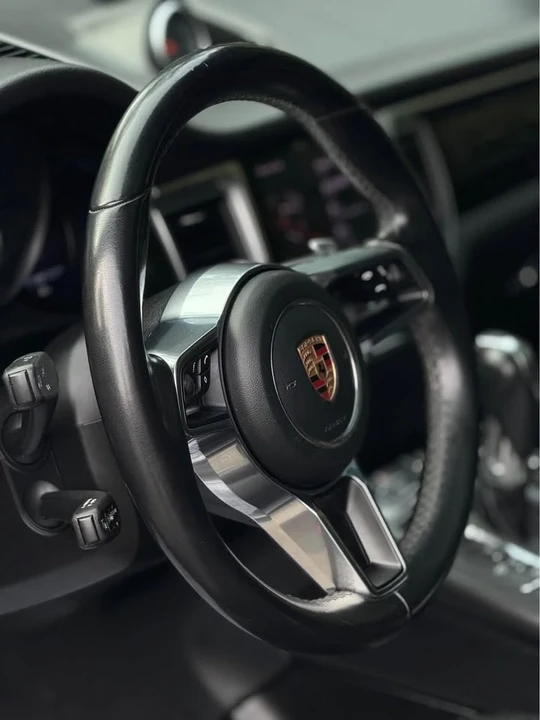 2017 Porsche Macan - Image 17 of 20