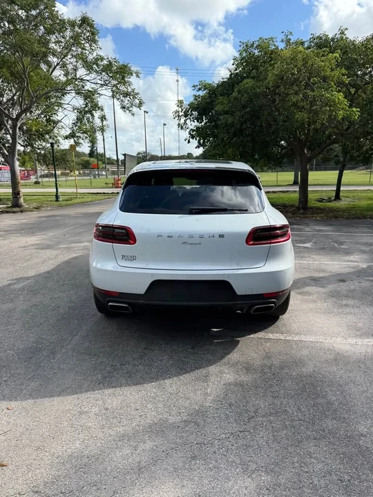 2017 Porsche Macan - Image 5 of 10