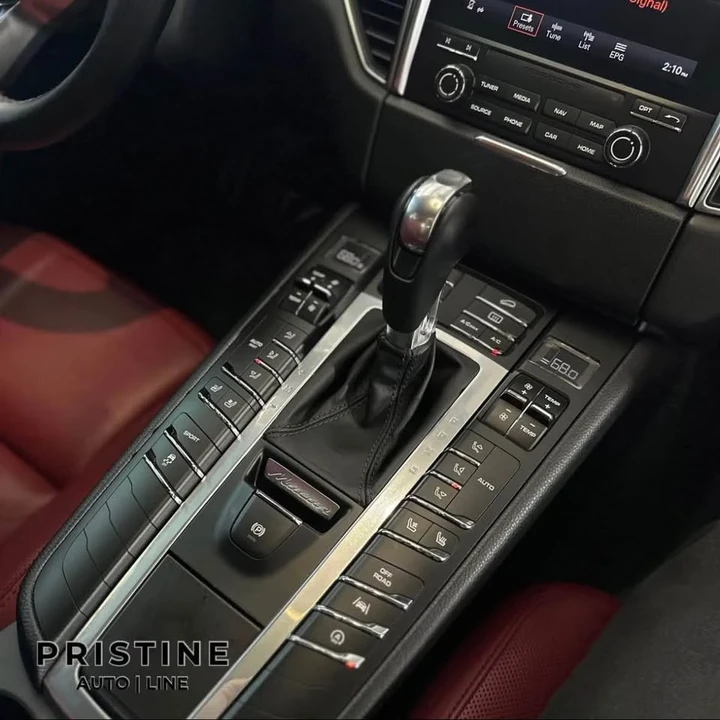 2017 Porsche Macan - Image 14 of 20