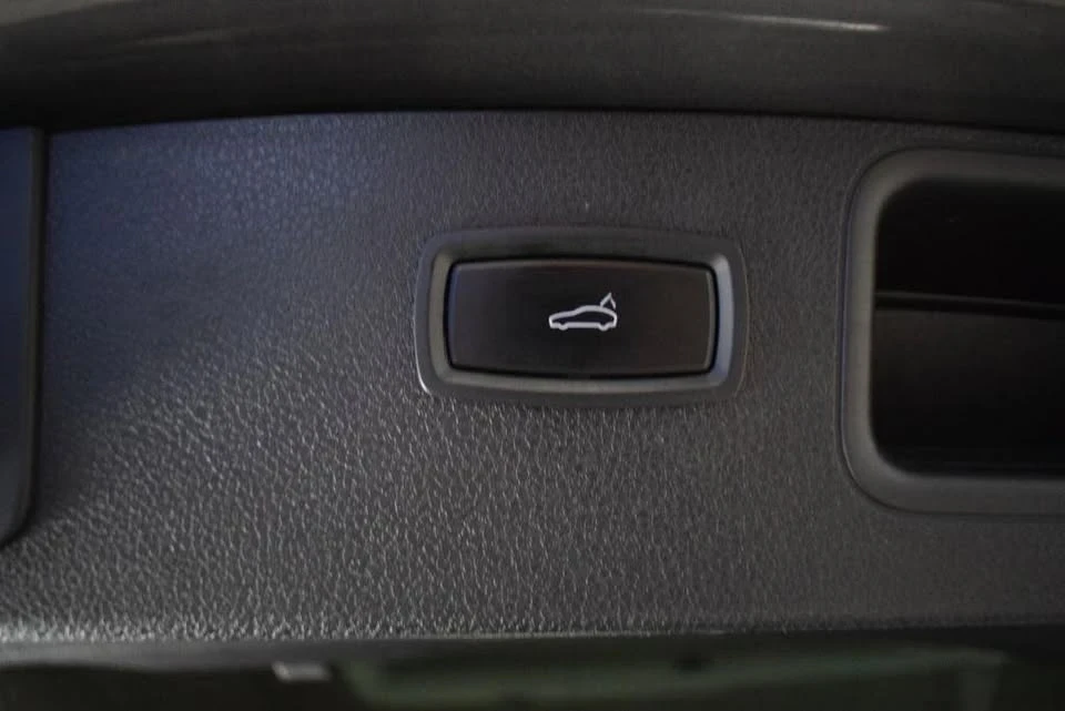2017 Porsche Macan - Image 15 of 20