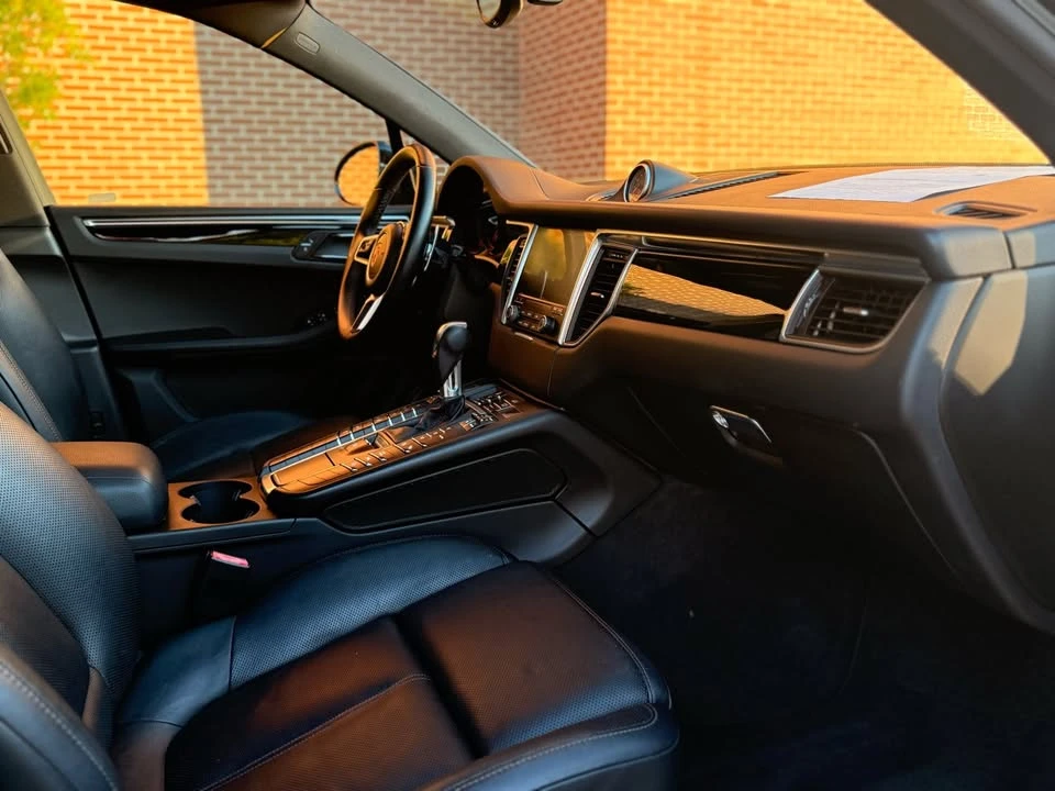 2017 Porsche Macan - Image 17 of 18