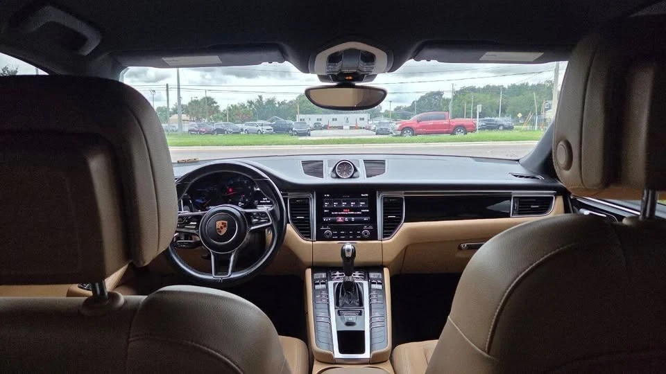 2017 Porsche Macan - Image 15 of 17