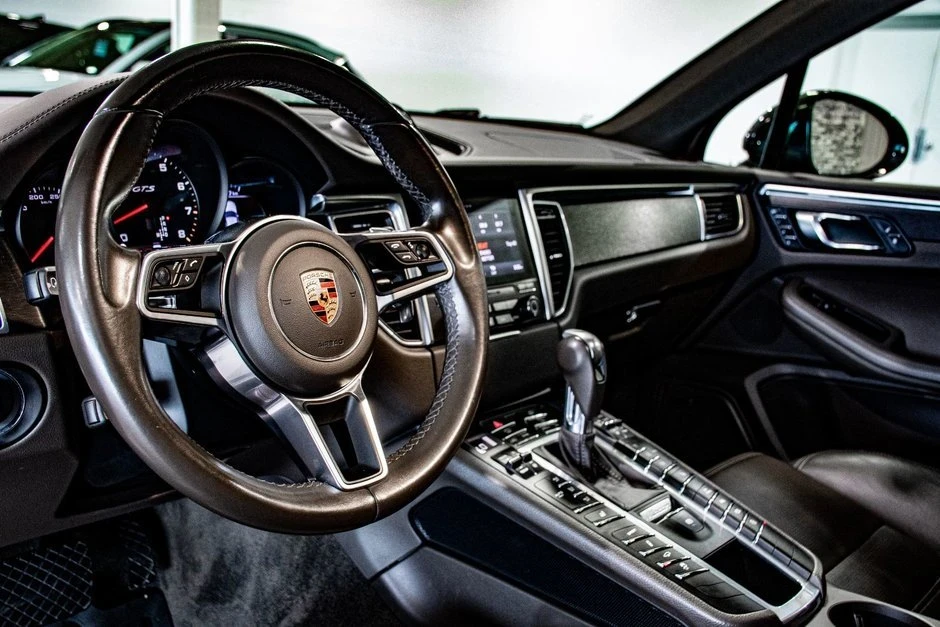 2017 Porsche Macan - Image 12 of 20