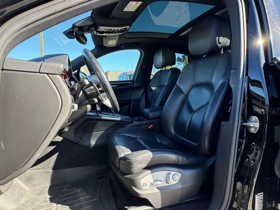2017 Porsche Macan - Image 9 of 20