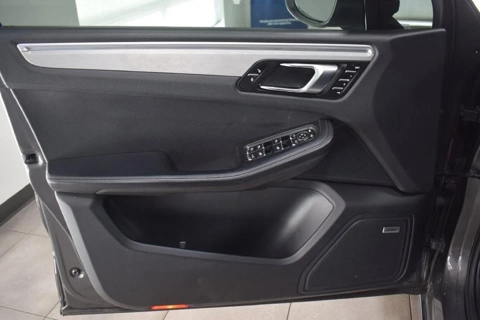 2017 Porsche Macan - Image 7 of 20