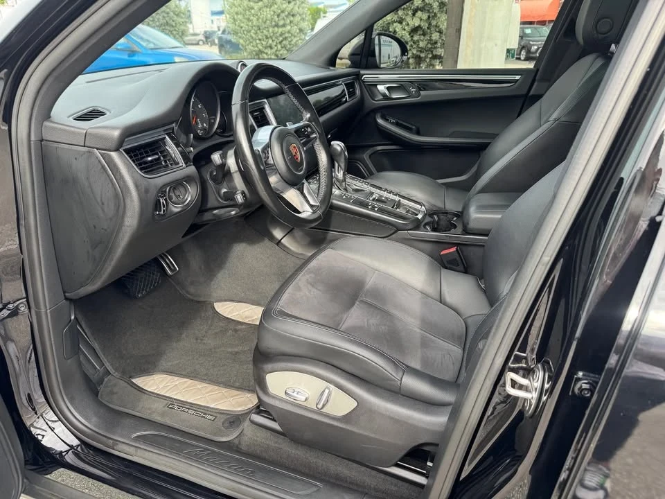 2017 Porsche Macan - Image 9 of 18