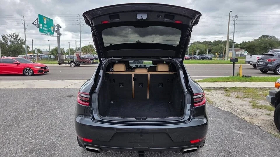 2017 Porsche Macan - Image 13 of 17