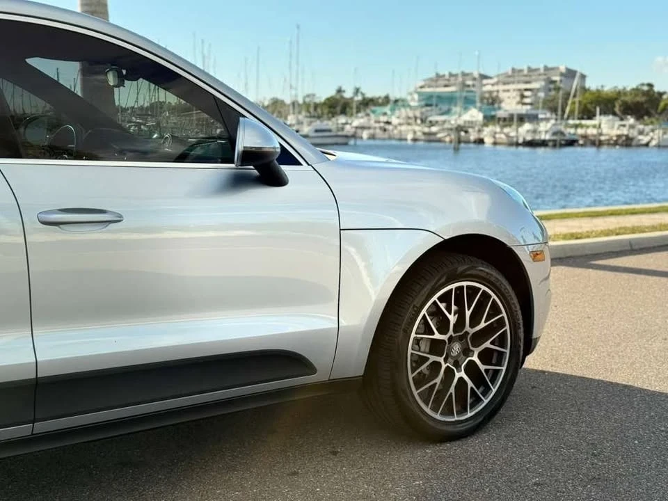 2017 Porsche Macan - Image 8 of 19
