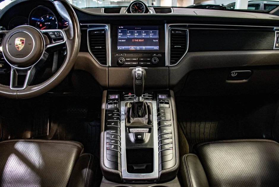2017 Porsche Macan - Image 18 of 20