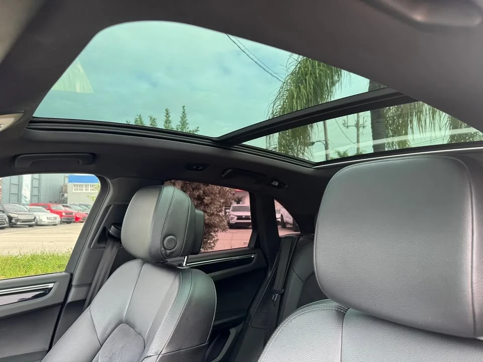 2017 Porsche Macan - Image 13 of 18