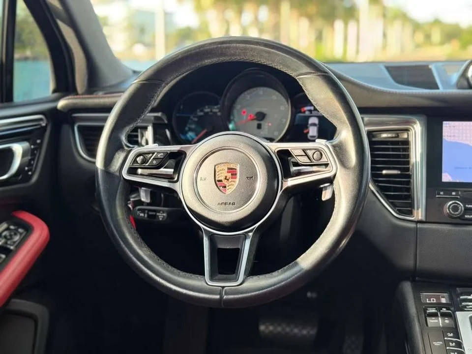 2017 Porsche Macan - Image 15 of 19
