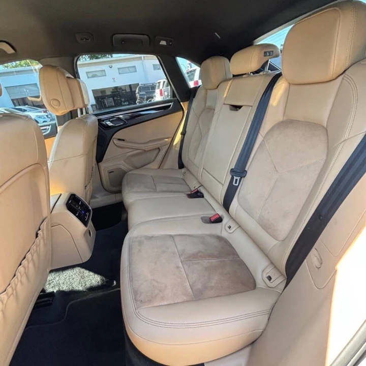 2017 Porsche Macan - Image 17 of 20