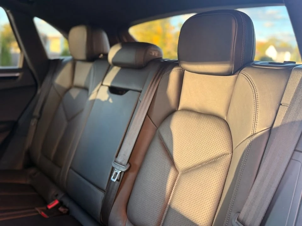 2017 Porsche Macan - Image 15 of 18