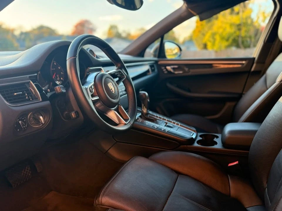2017 Porsche Macan - Image 13 of 18
