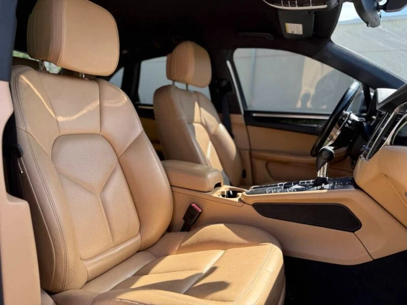 2017 Porsche Macan - Image 8 of 19
