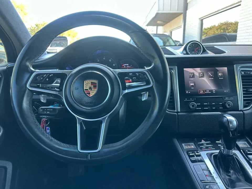 2017 Porsche Macan - Image 11 of 19