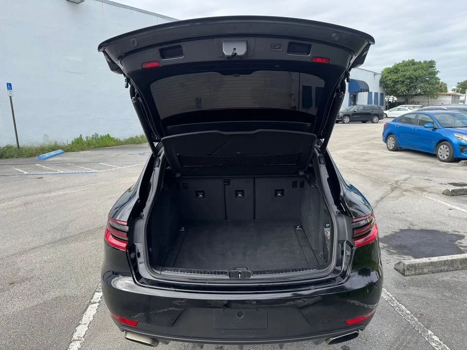 2017 Porsche Macan - Image 16 of 18
