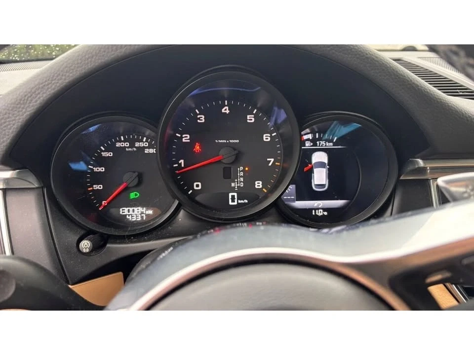 2017 Porsche Macan - Image 17 of 20