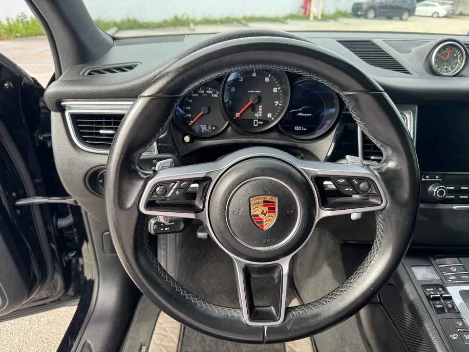 2017 Porsche Macan - Image 10 of 18