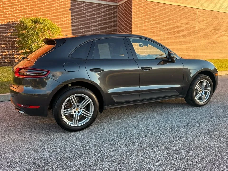 2017 Porsche Macan - Image 9 of 18